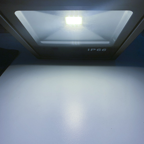 Kit 3 Refletor 20w Led Chip Cor Da Luz Branco Frio 6500k Ip67 (127/220V)