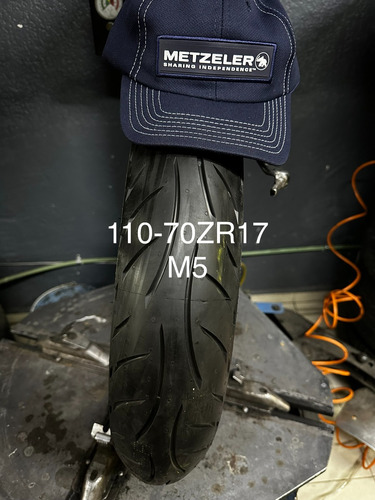 Llant Metzeler Sportec M5 Interact Sin Cámara De 110/70 R17