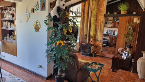 Se Vende Casa Con 2 Cabañas Ubicada En Sector Miraflores