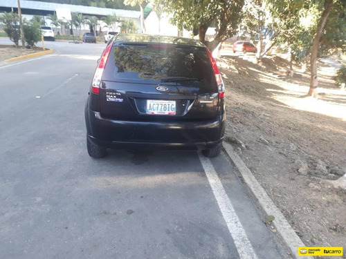 Ford Fiesta Max Automatico