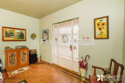 Casa, 6 Dormitórios, 236.67 M², Teresópolis - 204090