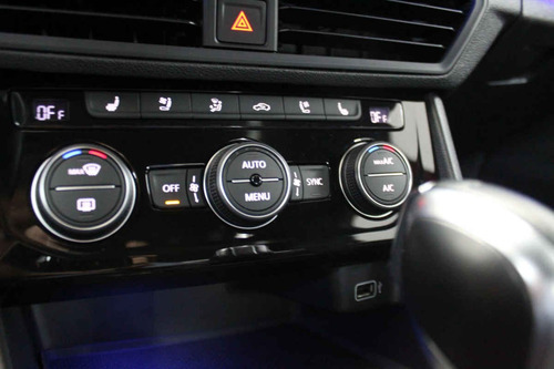 Imagen 14 de 15 de Volkswagen Jetta 2019 4 Cilindros