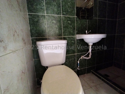Casa En Venta En El Limon Maracay Aragua 24-15568 Irrr