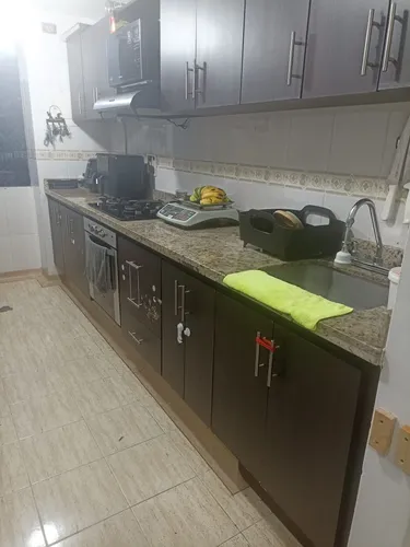 Vendo Apartamento Ubicado En La Parte Baja De La Loma De Los Bernal.