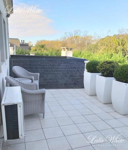 Imagen 13 de 17 de Venta - Casa En El Rocío