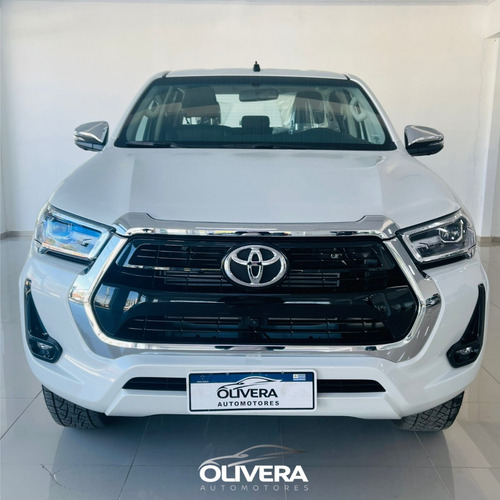 Imagen 2 de 22 de Toyota Hilux Srv 4x4 Diesel 0km - Olivera Automotores
