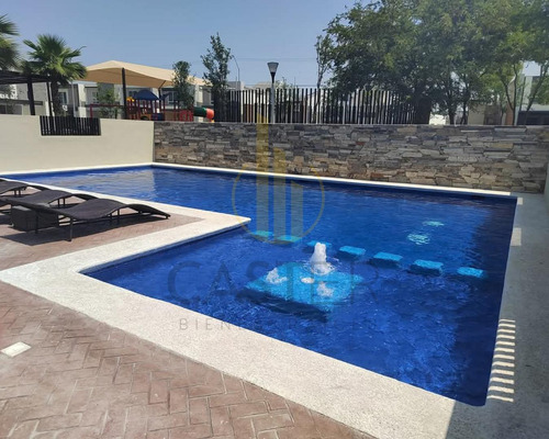 Casa En Guadalupe - 3 Recámaras, Alberca - Créditos Infonavit