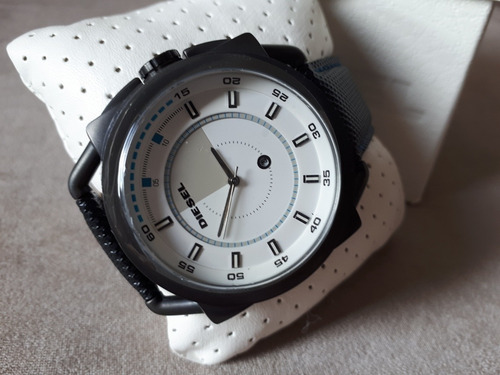 Relógio Original Diesel Fundo Branco Pulseira De Couro