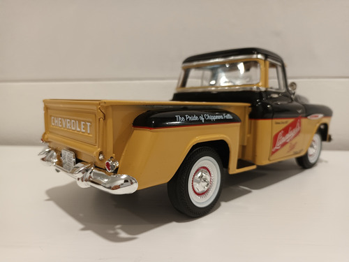 Auto World 1957 Chevy 3100 Stepside 1:18 Dorado Oscuro (Usado)