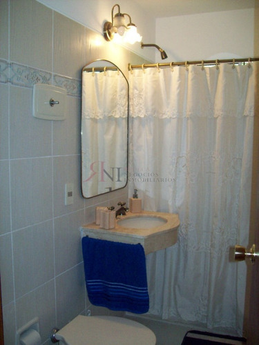 Comoda Casa Con Jardin Y Piscina - Ref: 7064