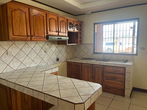 Imagen 13 de 20 de Venta Casa En San Rafael Heredia, De 1 Piso, Con Patio Amplio Y Hermosa Terraza, Toda Construida En Block, Con Accesibilidad A Trasporte Publico Y Centros Educativos