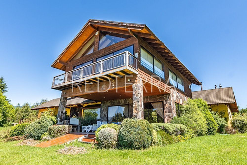Imagen 26 de 30 de Hermosa Casa Con Vista Al Lago Y Al Volcán