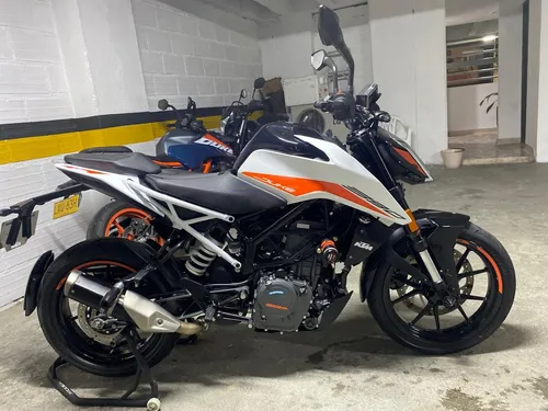 Duke 390 Ng Modelo 2023 Color Blanco Y Negro Llantas Nuevas