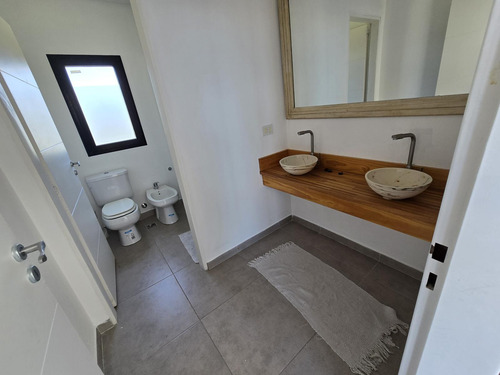 Alquiler Y Venta Casa Puertos Del Lago Con Pileta