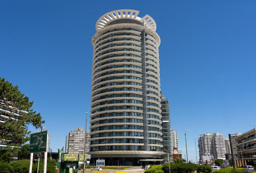 Venta Departamento 3 Dormitorios Con Cochera - Artower - Punta Del Este, Uruguay