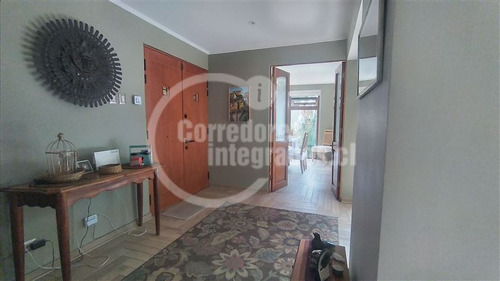 Casa En Venta De 5 Dorm. En Las Condes