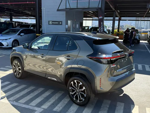 Yaris Cross Hibrida Color Bronze Metallic
