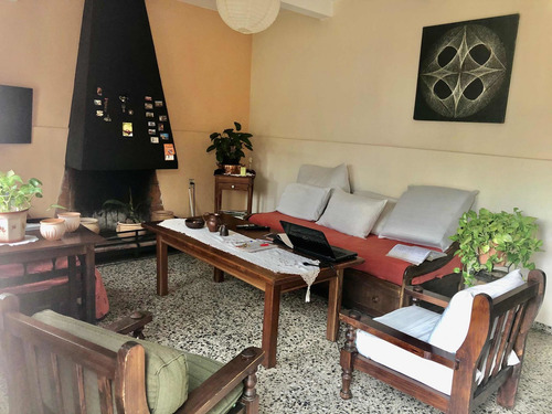 Venta Casa De 3 Dormitorios Sobre Avda. Salto.
