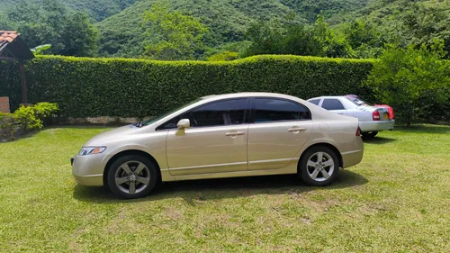 Honda Civic 1.8 Ex 4 p