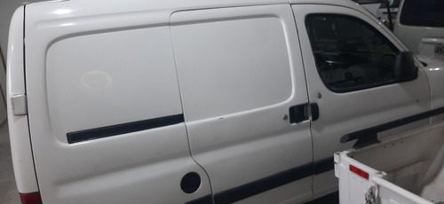 Imagen 15 de 17 de Peugeot Partner 2011 1.6 Hdi Furgon Confort