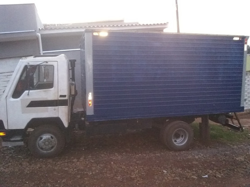 Imagem 2 de 3 de Caminhão Agrale