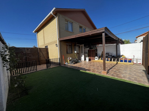 Hermosa Casa En Venta, 2 Pisos, 2d1b, Sector Tranquilo, Club
