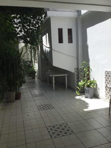 Casa En Venta - 4 Dormitorios 2 Baños - Cochera - 310mts2 - Villa Sarmiento, Morón