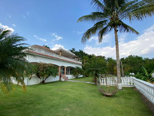 Residencia Lomas De Cocoyoc 5r 5b 4e Alberca Super Jardin