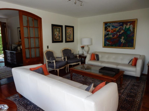 Excelente Casa En Lo Barnechea, Frente A Portal Dehesa