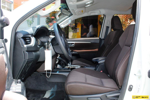 Toyota Fortuner 2.4 Sw4
