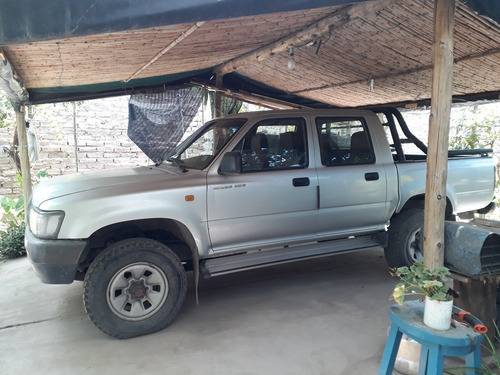Imagen 2 de 4 de Toyota Hilux 3.0 D/cab 4x4 D Dx 2001