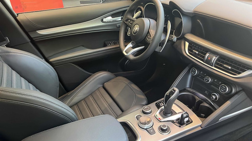 Imagen 3 de 6 de Alfa Romeo Stelvio Stelvio Veloce 280cv My 2023
