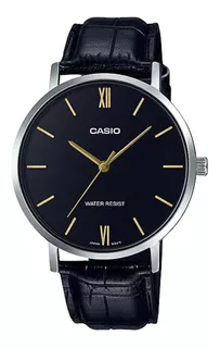 Reloj pulsera Casio Dress MTP-VT01 de cuerpo color plateado, analógico, para hombre, fondo negro, con correa de cuero color negro, agujas color dorado, dial dorado, bisel color plateado y hebilla simp