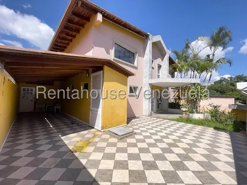 Casa En Venta. Urb. Sorocaima.