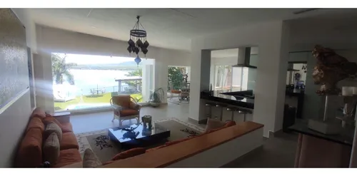 Residencia En Venta A Orilla Del Lago Yutti