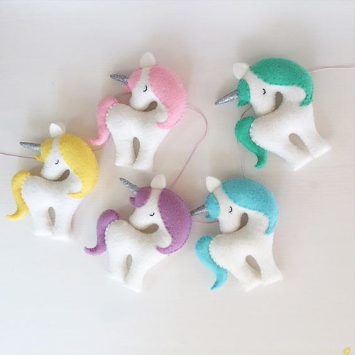 Imagem 5 de 10 de Kit 5 Unicórnios Em Feltro Lembrancinha De Festa Aniversário