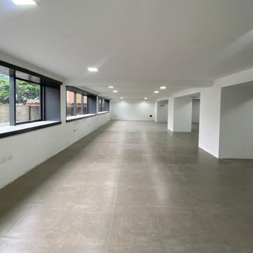 Se Vende Edificio En Las Mercedes 3.000m2