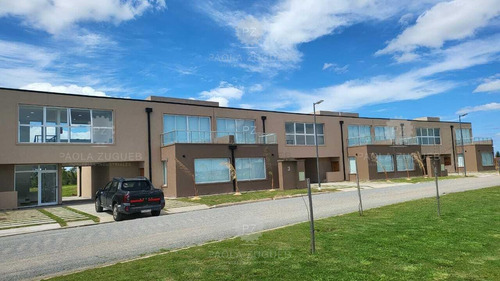 Casa Dúplex En Venta En Dolores, Costa Atlántica, Buenos Aires