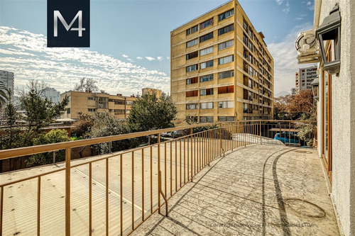 Casa En Venta De 4 Dorm. En Ñuñoa