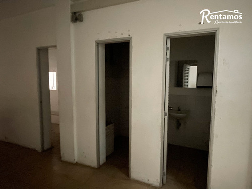 Local En Arriendo En Av. Las Vegas. Cod A775526