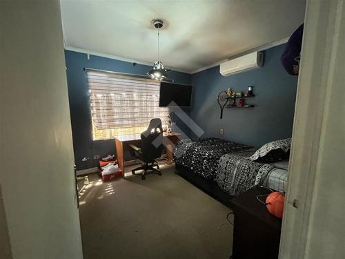 Casa En Venta De 6 Dorm. En La Florida