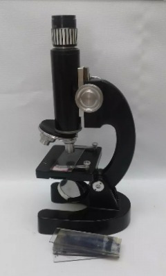 Microscópio Antigo