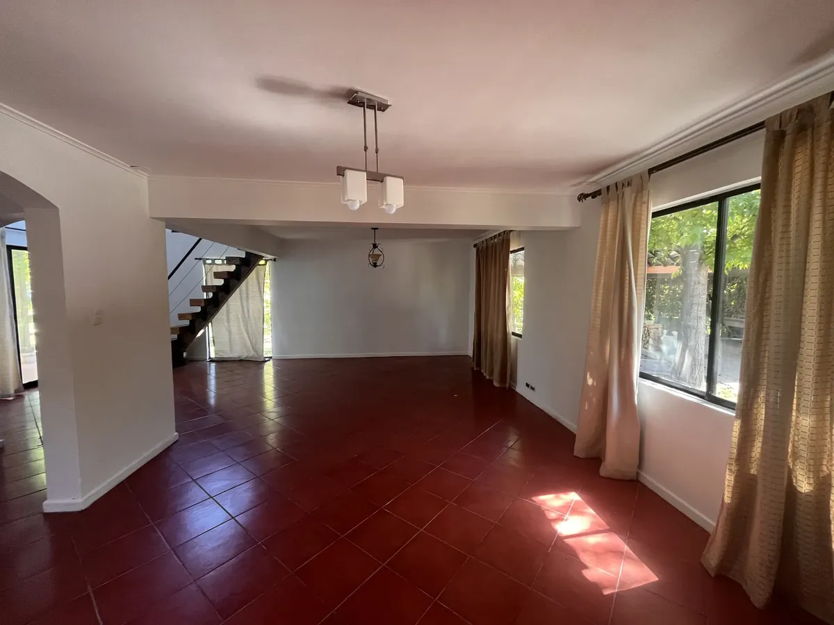 Imagen 2 de 30 de Linda Y Amplia Casa Con Hermoso Jardín