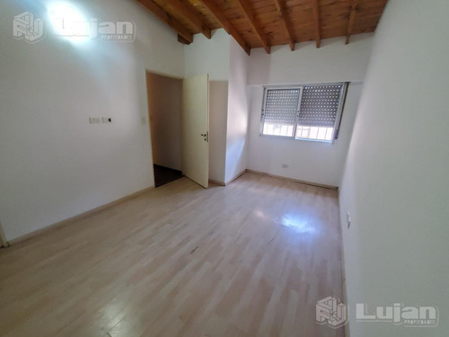 Cañada De Gómez Al 1700. Ph En Dúplex De 3 Amb Con Patio Y Dos Baños.