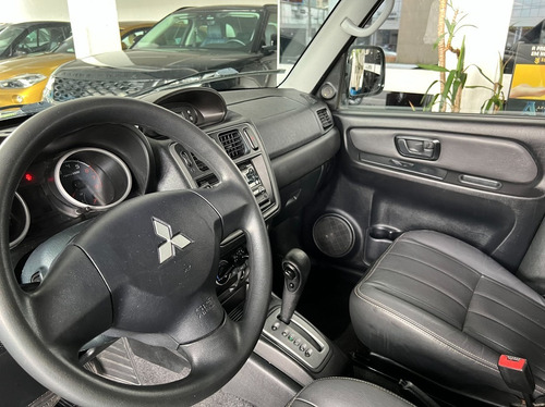 Imagem 9 de 10 de Mitsubishi Pajero Tr4 2.0 4x2 16v 140cv 2013
