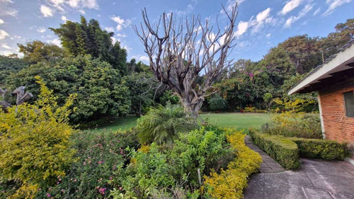 Inigualable Residencia En Venta En Jardines De Ahuatepec, Cuernavaca