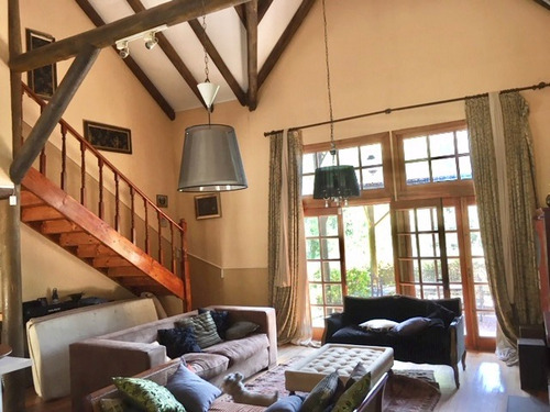 Se Vende Terreno De 4 Hectáreas En Cachagua, Incluye 4 Casas