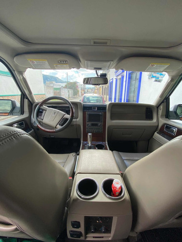 Imagen 8 de 12 de Lincoln Navigator 2013 5.4 L 4x2 Mt