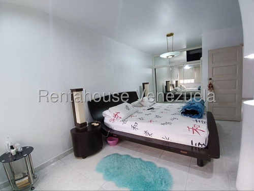 Estupenda ,amplia Y Ventilada Casa De 2 Niveles , En Venta Ubicada En La California Sur 25-17337