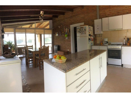 Imagen 8 de 14 de Venta Casa Dos Dormitorios En Funes, Impecable!